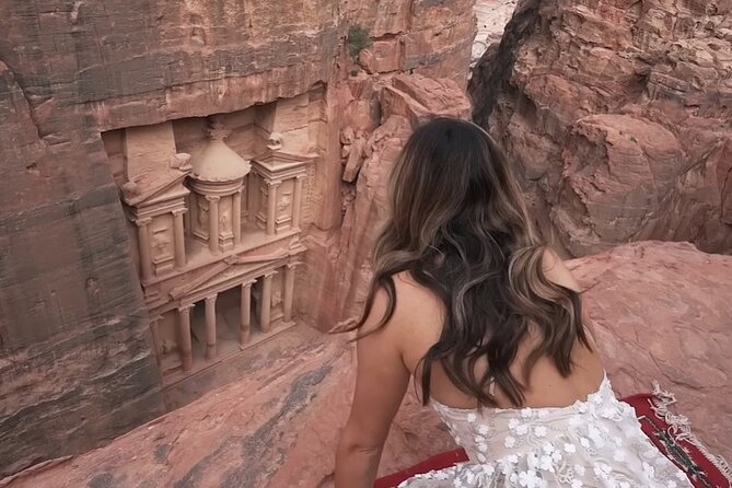 2-Day Petra Private Guided Tour from Jerusalem - Walking through the Siq to the Treasury