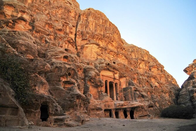 3-Day Petra Private Guided Tour from Jerusalem - Walking into Petra through the Siq