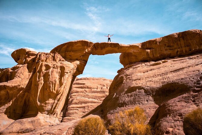 3 Days Petra and Wadi Rum Private Guided Tour - Walking into Petra through the Siq