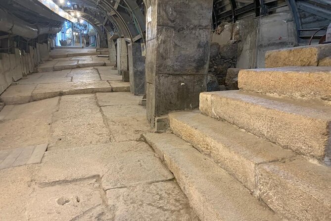 Full-Day Private and Guided Tour of the Jerusalem's Old City - Feeling the meaning of the Western Wall
