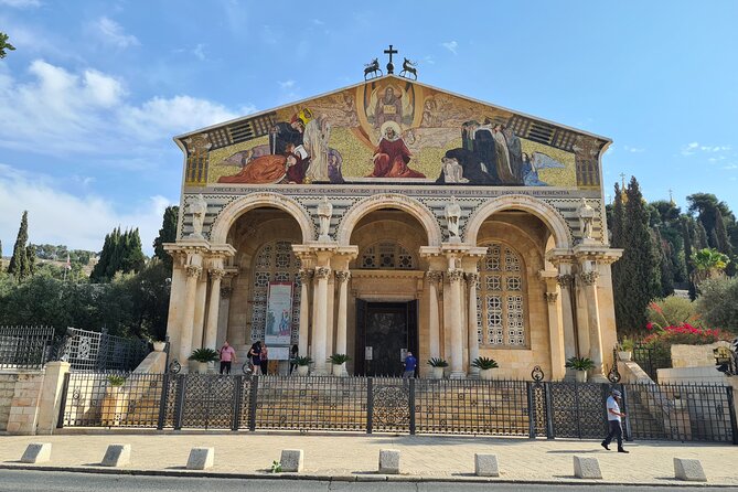 In The Footsteps of Jesus Day Tour - Dguide Self Guiding App - Damascus Gate and the walk toward the Garden Tomb