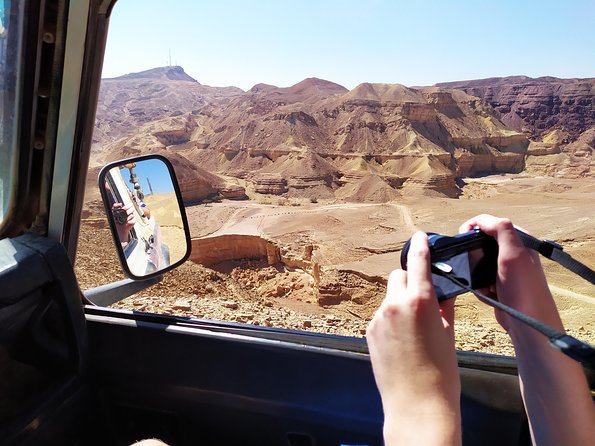 Jeep tour adventure Eilat mountains - The fire stop, tea, and flatbread