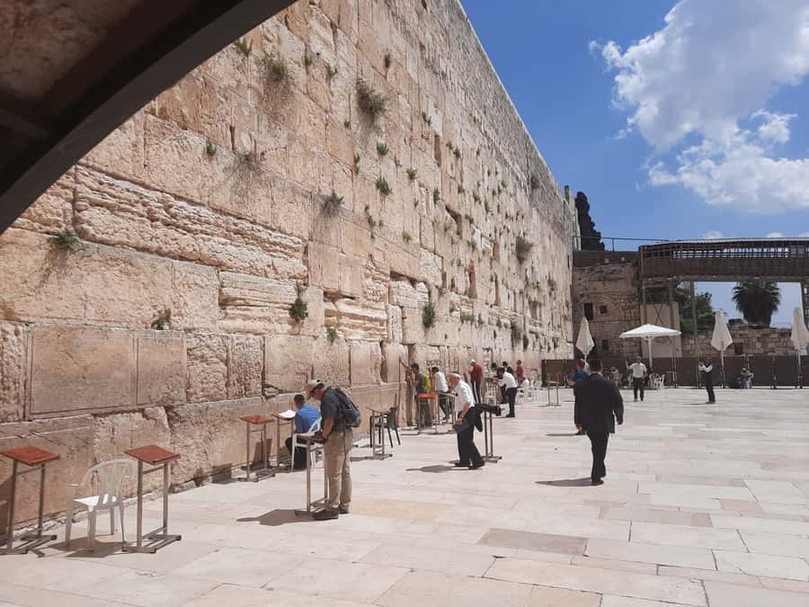 Jerusalem: 3–Hour Old City Tour in French - The Temple area and the Western Wall