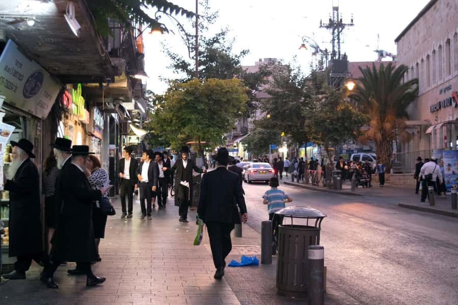 Jerusalem: Meet the Orthodox Jews Tour - Entering a neighborhood most tourists miss