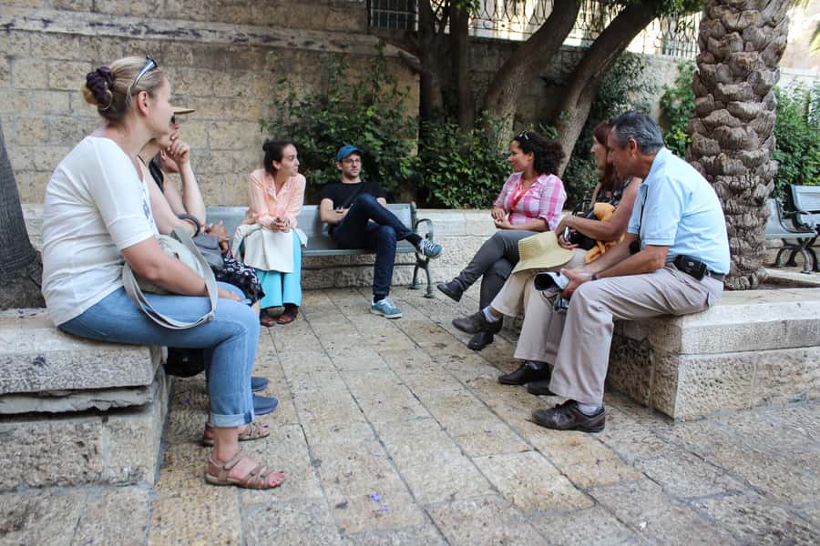 Jerusalem: Old City Shabbat Experience and Walking Tour - Walking through the Jewish Quarter before closing time