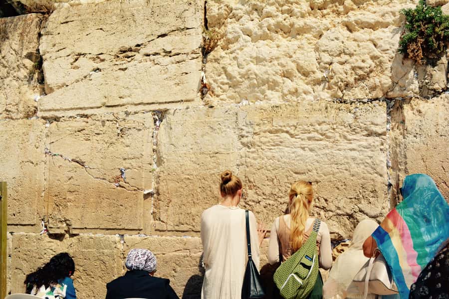 Jerusalem: Old City Shabbat Experience and Walking Tour - Markets, challah, and the turn toward rest