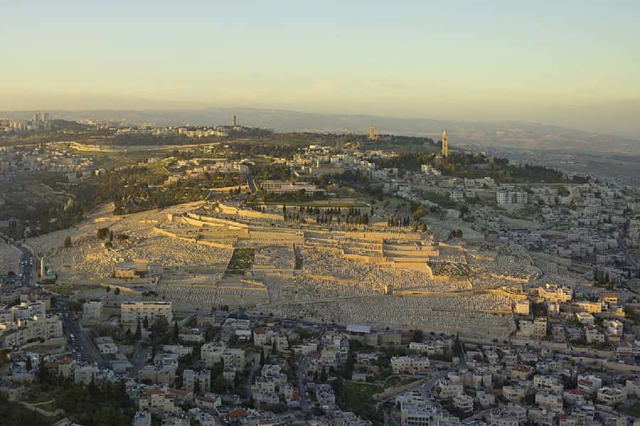 Jerusalem: Temple Mount and Dome of the Rock Guided Day Tour - Down through the Kidron Valley