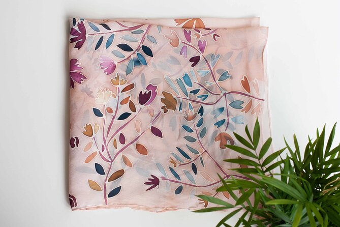 Private Silk Painting Workshop in Jerusalem - Create a scarf - - Learning the painting process step by step