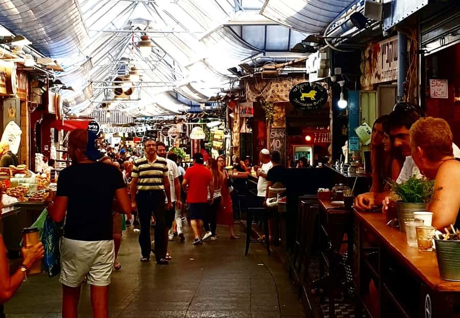 Private Tour to the Culinary World of Jerusalem Market - Meeting the guide beside the mural