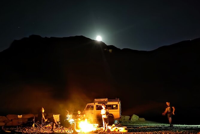 Sunset time Ramon Crater Jeep tour, bonfire and stargazing - Why an Evening in Ramon Crater Works So Well