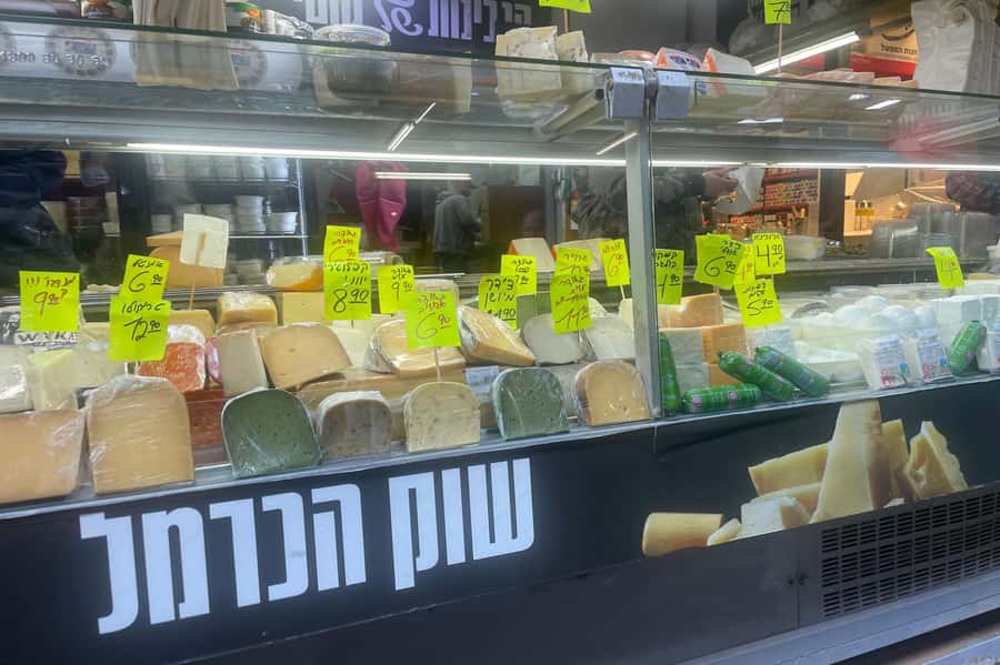 Tel Aviv: Carmel Market & Neighborhood Guided Walking Tour - Nachalat Binyamin and its street art