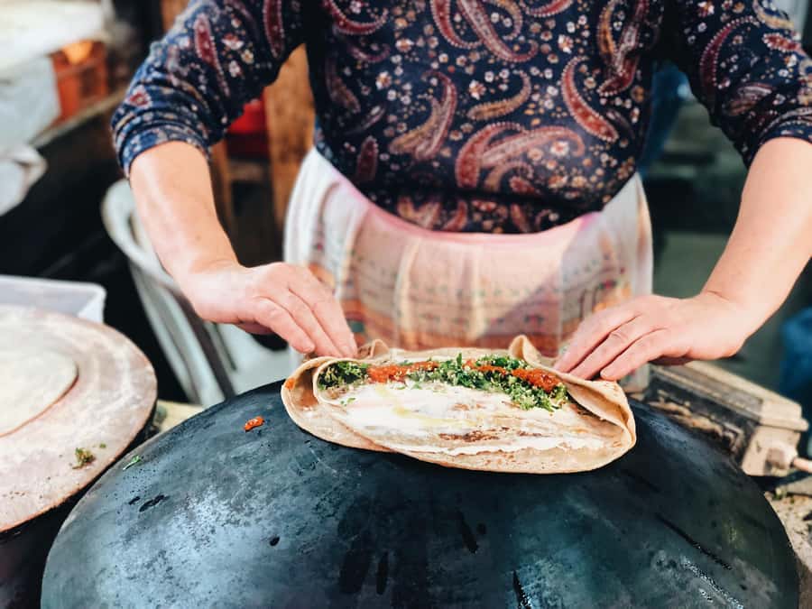 Tel Aviv: Carmel Market & Tel Aviv Tour with Tastings - Nahalat Binyamin turns the walk toward art
