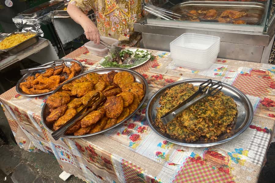 Tel Aviv: Food Tasting Tour of Iraqi Jewish Tikva Market - Eshel and the neighborhood’s Jewish traditions