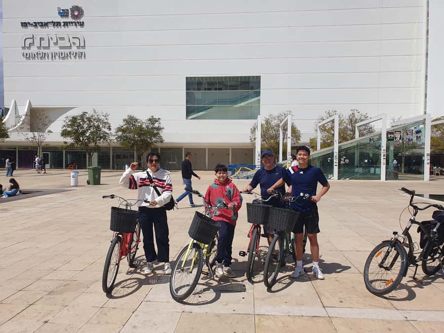Tel Aviv: Private Bike Tour - Neve Tzedek and the Suzanne Dellal Center