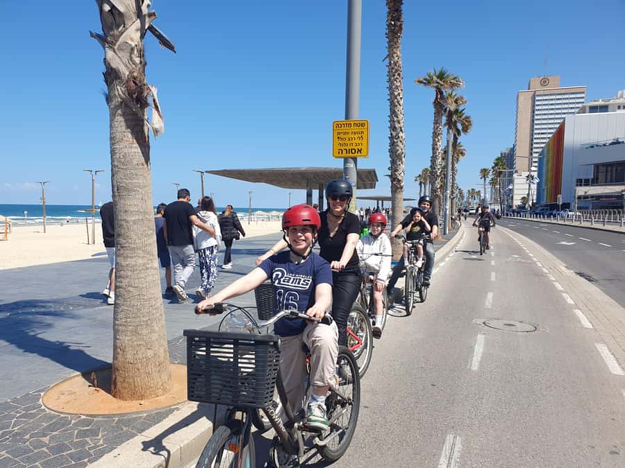 Tel Aviv: Private Bike Tour - Rothschild Boulevard and the city center