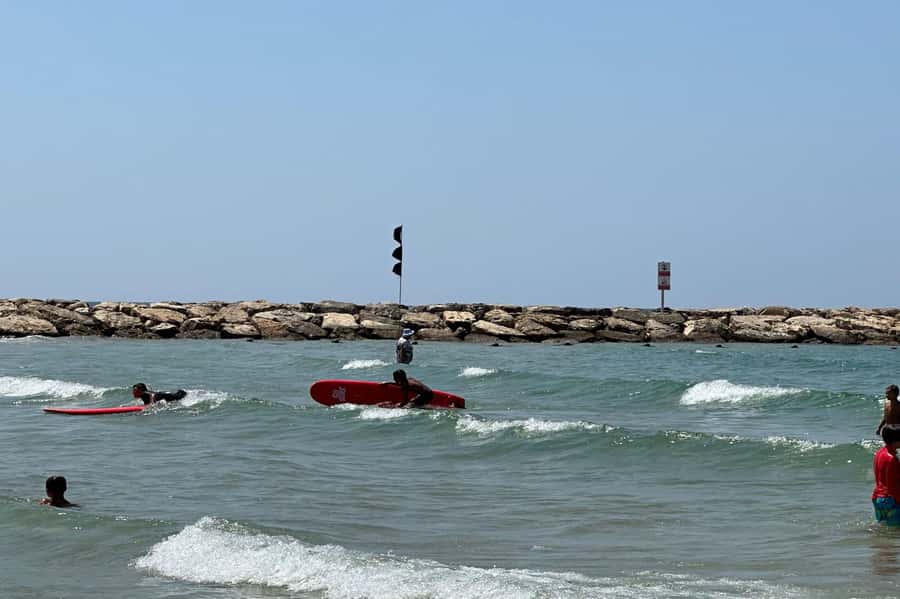 Tel Aviv: Professional Surfing Lessons at Beach Club TLV - After the Surf: Showers, Changing Rooms, and Beach Time