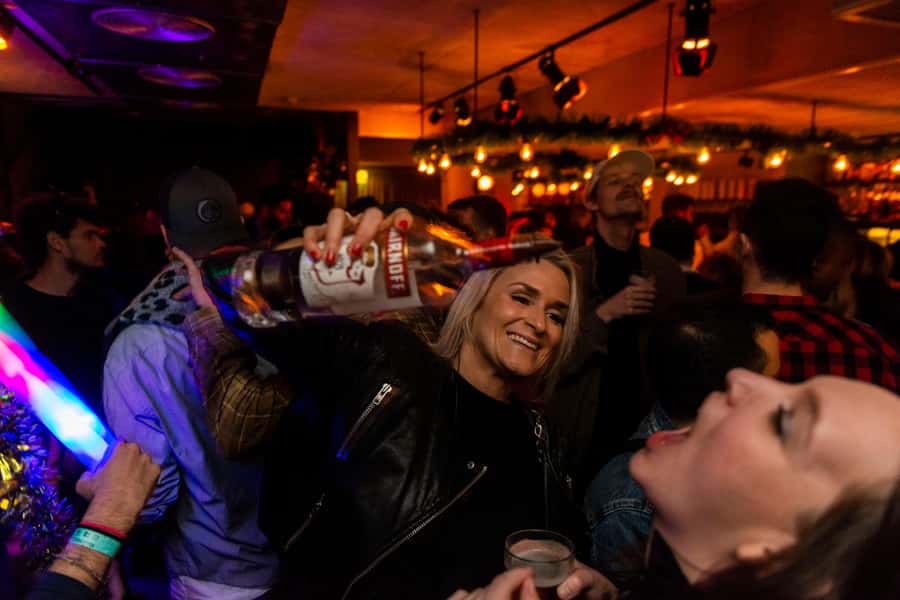 Tel Aviv: Pub Crawl with 4 Stops and Free Shots - Key details before you go