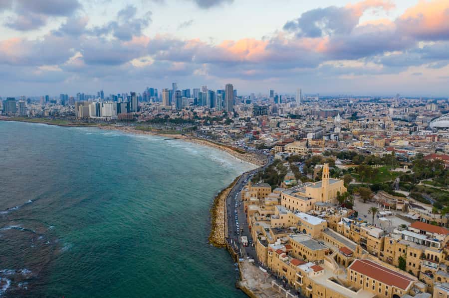 Tel Aviv's Bauhaus & Bohemian Vibes: Private Walking Tour - Florentin and the language of street art
