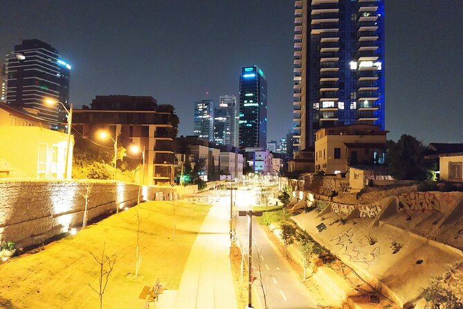 Tel Aviv's Old Neighborhoods walking Tour - Suzanne Dellal Centre and Neve Tzedek’s narrow streets