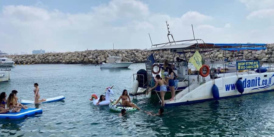 Tel Aviv: Skyline Boat Cruise with stop for water activities - What to bring for a comfortable afternoon