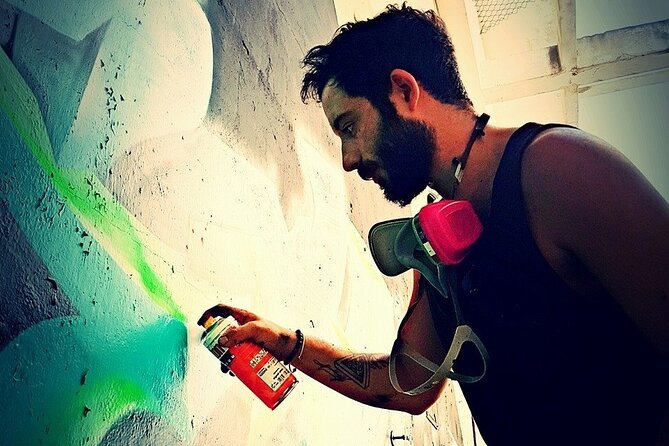 Walking Graffiti Tour with Augmented Reality in Tel Aviv - A two-hour walk with a manageable rhythm