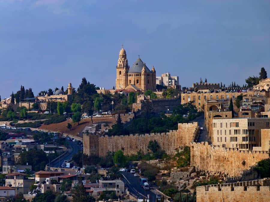 Walking Jerusalem in Russian - Mount Zion gives the tour its opening view